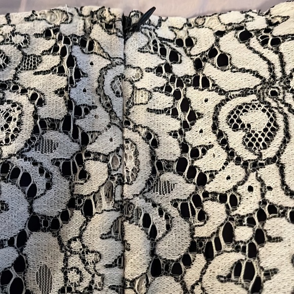 Vintage Nanette Lepore sz 4 ruched white lace with black underlay pencil skirt - Picture 3 of 3